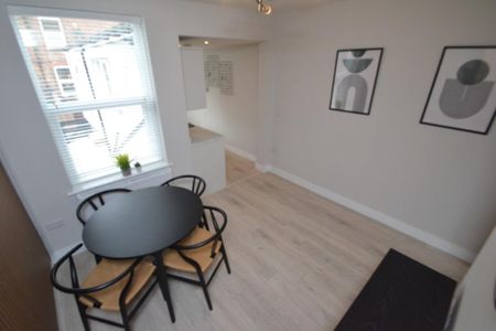 2 bedroom terraced house to rent - Photo 2