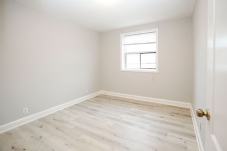 For Lease - 37 Holland Street Unit# 1, Bradford West Gwillimbury, Ontario - Photo 5