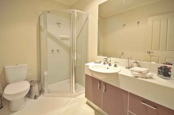 Room 9 (Non Ensuite) - Photo 1