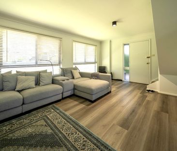 GRAND HOME IN GREAT LOCATION! - Photo 3