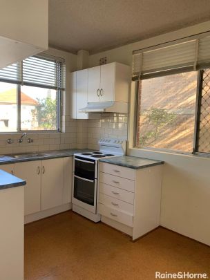 Apartment with 2 bedrooms, 1 bathroom & parking for 2 cars - Photo 1