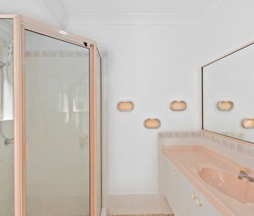 Spacious Family Home - Photo 4