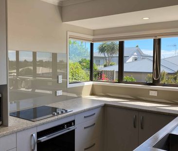 Spacious Family Home - Photo 4