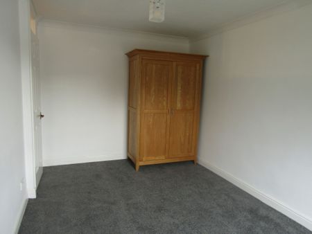 3 bed Terraced - To Let - Photo 5