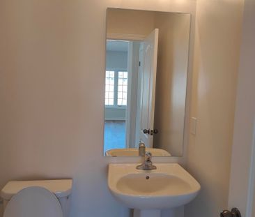 For Lease - 6 Fenn Crescent, New Tecumseth, Ontario - Photo 2