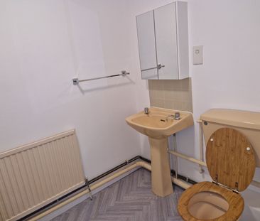 1 Bed Flat, Howard Road, SE25 - Photo 1