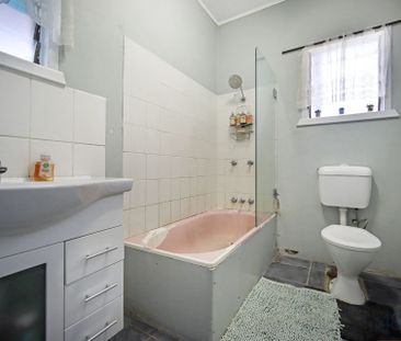 Solid 3 bedroom home - Photo 6