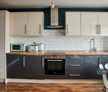 2 bedroom flat to rent - Photo 4