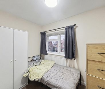 Burgess Avenue, London, NW9 - Photo 1