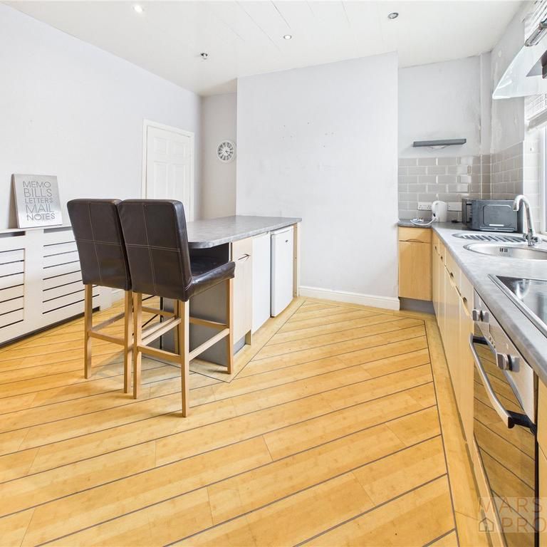 4 bedroom terraced house to rent - Photo 1