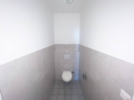 Schöne Dachgeschosswohnung mit Ausblick ins Grüne - Photo 2