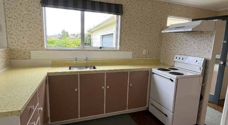 Spacious 3 bedroom in Acacia Bay - Photo 3