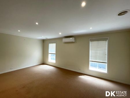 3 Bedrooms 2 Baths 1 Car garage Family House in Tarneit - Photo 2