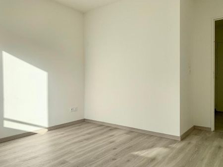Location Appartement 3 pièces 61m² VAULX EN VELIN 69120 - Photo 2