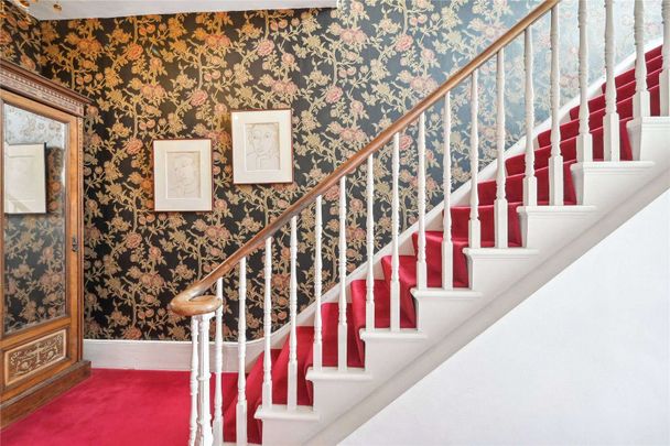 SHORT LET - An opportunity to rent this beautifully and artistically designed and expansive home, in Primrose Hill Village. - Photo 1