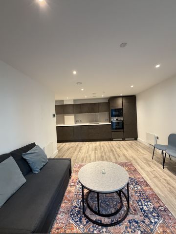 1 Bed Flat, Blade Tower, M15 - Photo 2