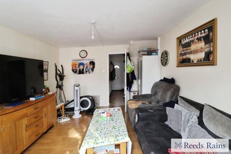 2 bedroom end of terrace house to rent - Photo 2