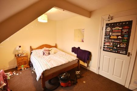 7 Bed - Grosvenor Road, Jesmond - Photo 3