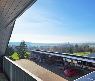 Dachgeschosswohnung mit Balkon und traumhaften Ausblick ins Grüne! - Foto 3