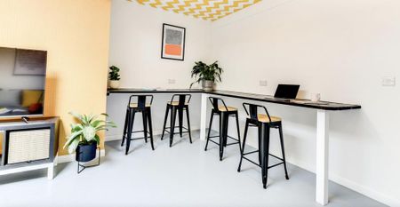 1 bedroom in a house share to rent - Photo 2