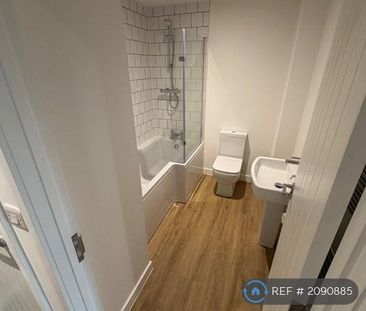 4 bedroom semi-detached house to rent - Photo 2