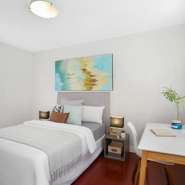 Modern Private One Bedroom Apartment - Photo 1