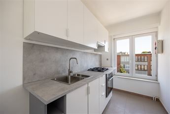 Instapklaar appartement met terras op toplocatie tussen Ertbrugge en het Rivierenhof - Photo 3