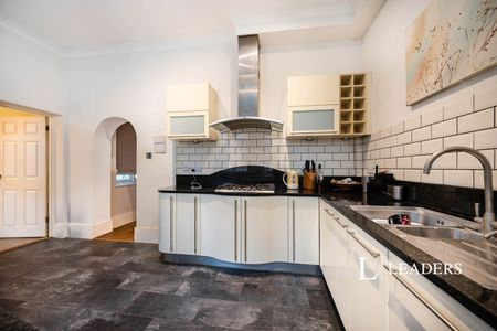 3 bedroom apartment to rent Western Parade, Southsea, Hampshire, PO5 - Photo 5