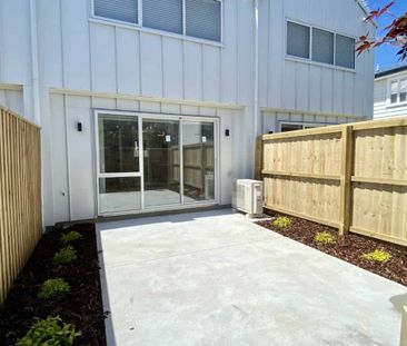 Townhouse with Solar Power - Photo 4