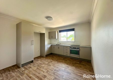 Spacious 2 Bedroom unit - Photo 4