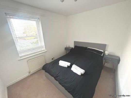 2 bedroom property to rent in Renfrew - Photo 1