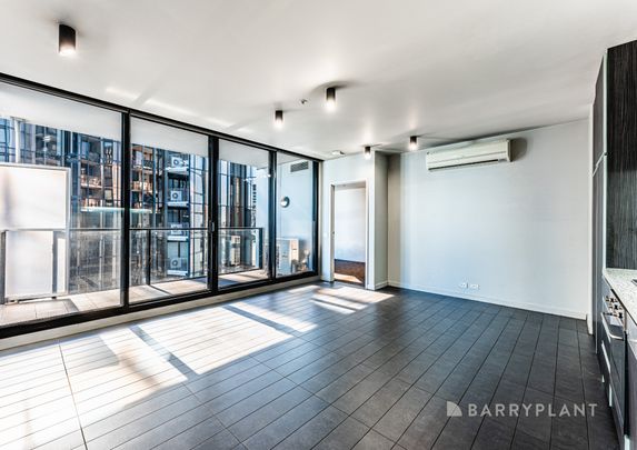 Stunning One Bedroom Apartment - UNFURNISHED - Photo 1