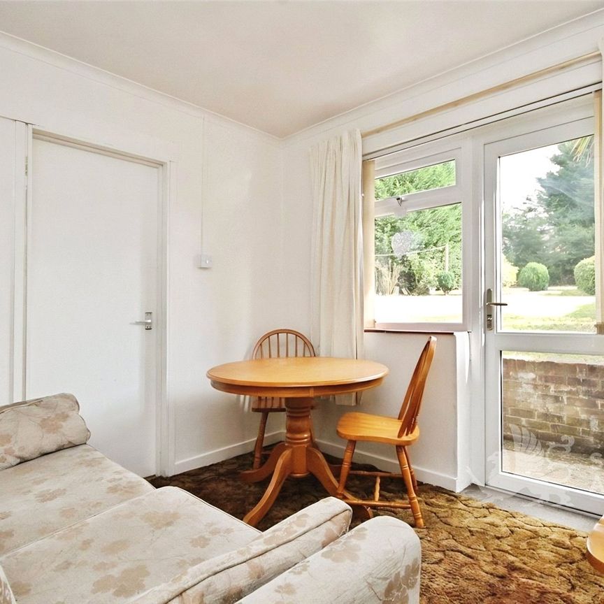 Blackwell Avenue, Guildford, Surrey, GU2 8LU - Photo 1