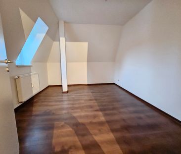 Schöne geräumige Dachgeschosswohnung in Stadtvilla - Photo 2