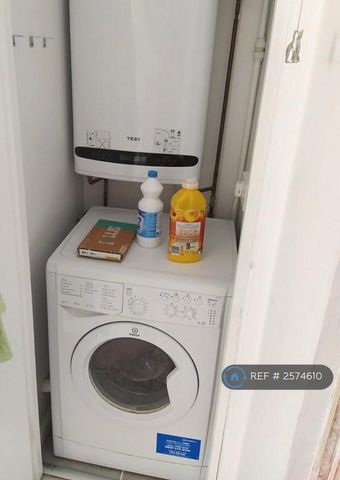 1 bedroom in a flat share to rent - Photo 4