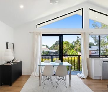 Charming Modern Two Bedroom Unit - Photo 3