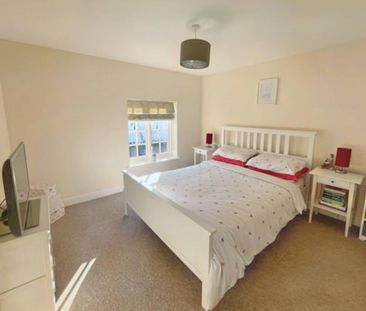 2 bedroom mews to rent - Photo 3