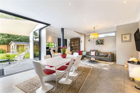 Stunning four bedroom detached family home located in Bricket Wood. - Photo 4