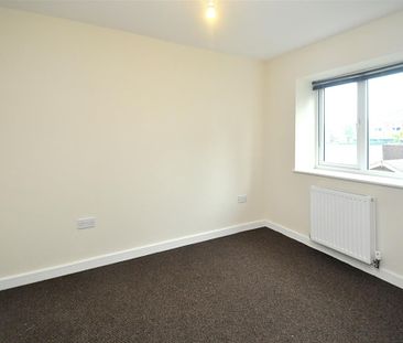 6 Wessex Road, Parkfields, Wolverhampton - Photo 5