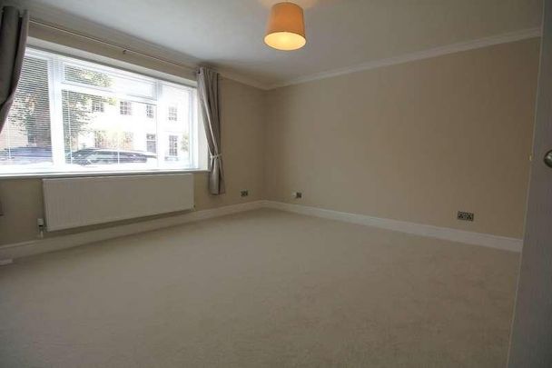 Flat B, Frances Court, Priory Street, Cheltenham, Gloucestershire, GL52 - Photo 1