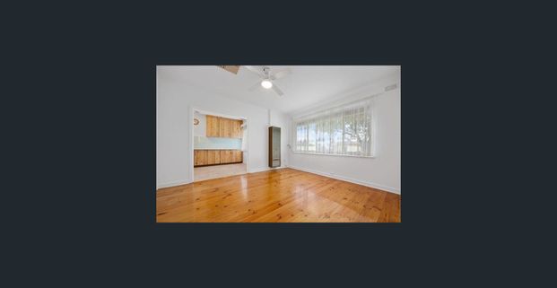 3 BEDROOM HOME IN EXCELLENT LOCATION!! - Photo 1