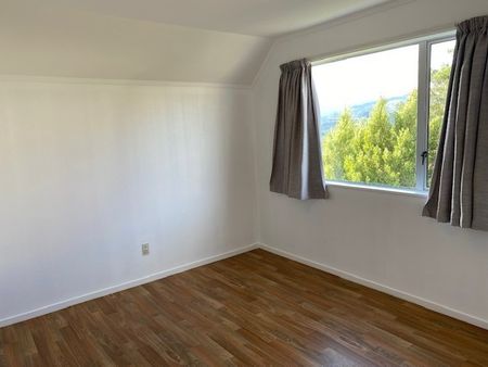 2 Jarvie Grove, Churton Park - Photo 2