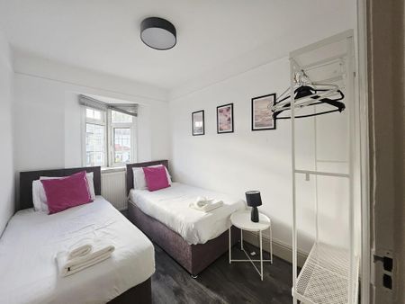 4 bedroom semi-detached house to rent - Photo 5