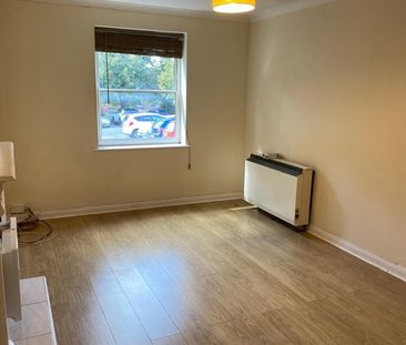 1 Bed Flat, Lynden Mews, RG2 - Photo 1