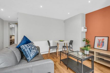 2 bedroom flat to rent - Photo 2
