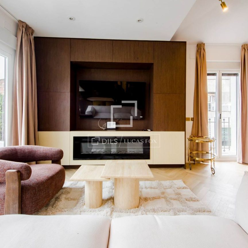 Excellent 2 Bedroom penthouse for rent in Cortes / Huertas, Madrid - Photo 1