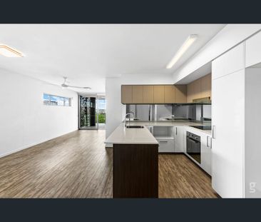 52/17-19 Carl Street, Woolloongabba, Qld 4102 - Photo 2