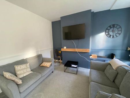 Salisbury View (Room 4), Armley, Leeds - Photo 2