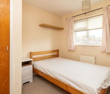 4 bedroom semi-detached house to rent - Photo 5