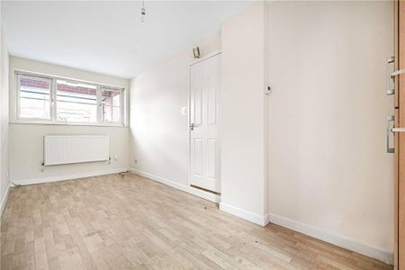 3 bedroom detached house to rent - Photo 2